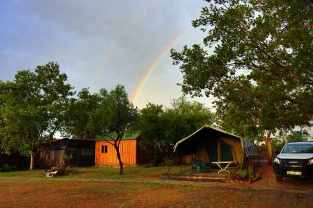 A rainbow over the volunteer accommodations (C) Alex Kallend