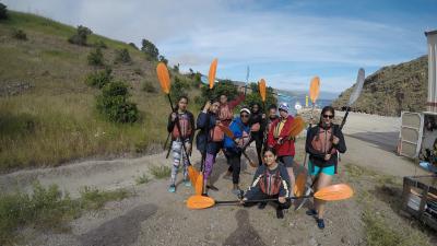 Student Earthwatch volunteers preparing to go kayaking