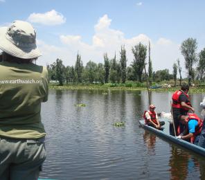 Earthwatch volunteers head to a research site by boat (C) Diana Eddows