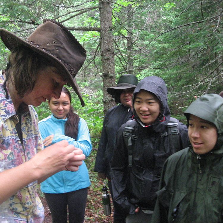 Dr. Christina Buesching with Ignite fellows in 2013. | Earthwatch