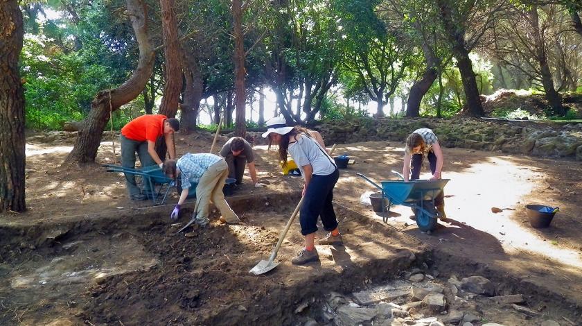 Earthwatch volunteers on Unearthing Ancient History in Tuscany