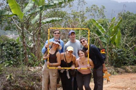 Jessica Neumeyer (in the bottom row on the right) with her team in Costa Rica.