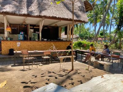 The communal eating space is outdoors (under cover of thatched huts) and hosts Earthwatch volunteers as well as other volunteer groups present at NBRC. 