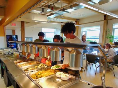 Earthwatch participants eat in the cafeteria. 